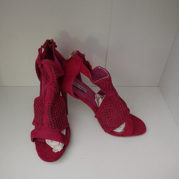 Fuchsia Pink  Cape Robbin Sandals - Picture 4 of 6